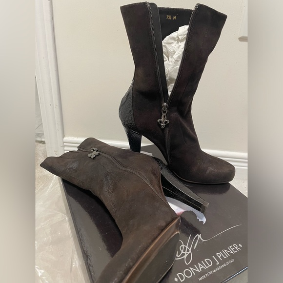 Original Real suede boots by Donald J Pliner - Picture 4 of 9